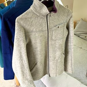 Ibex wool jacket. Gray. Small  . Full zip